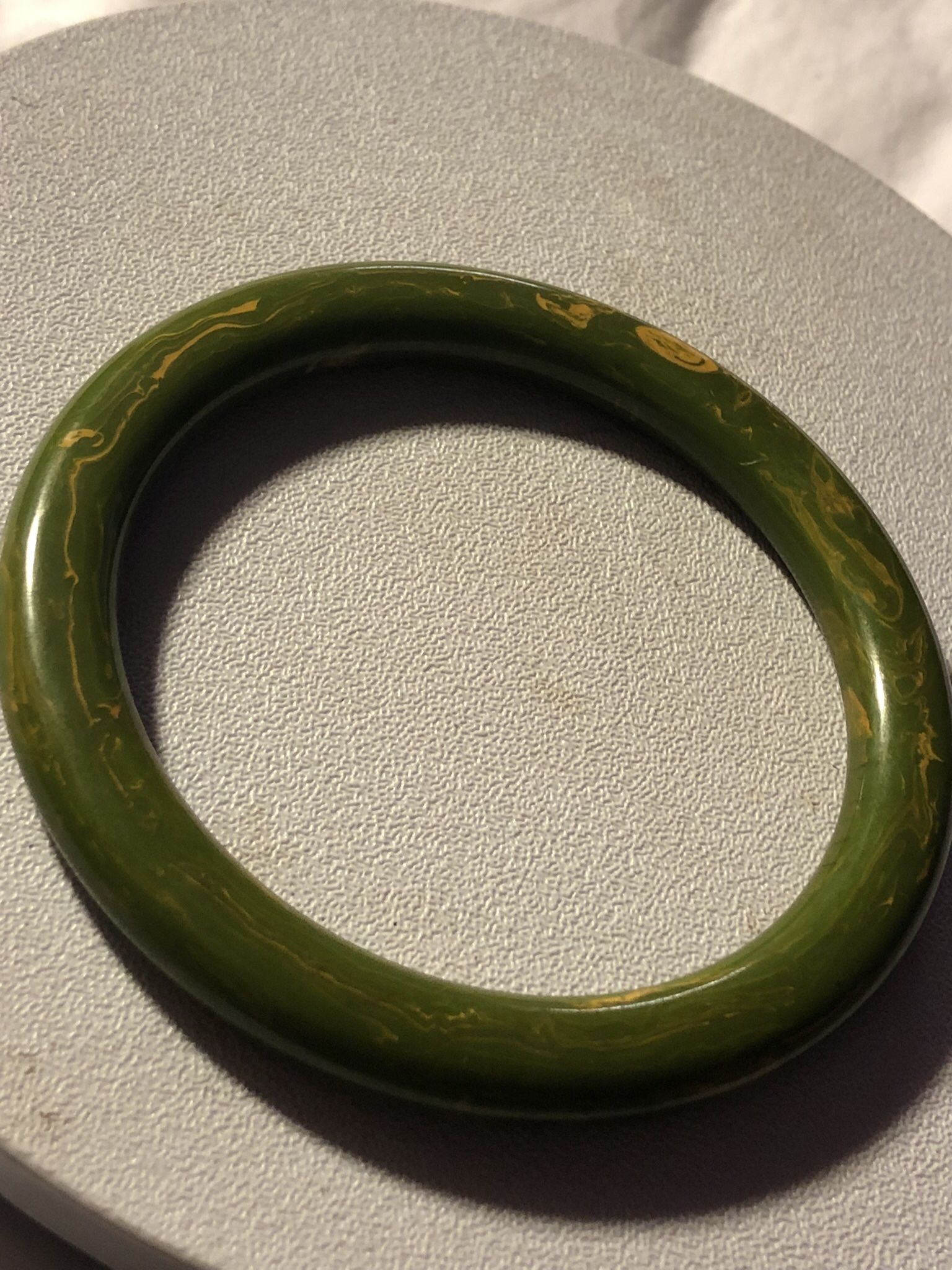 Bakelite Bracelet Avacado Colored
