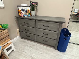 Six dresser