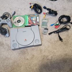 Original Playstation 1 / 3 Games / 2 Controllers / Memory Card / Game Shark