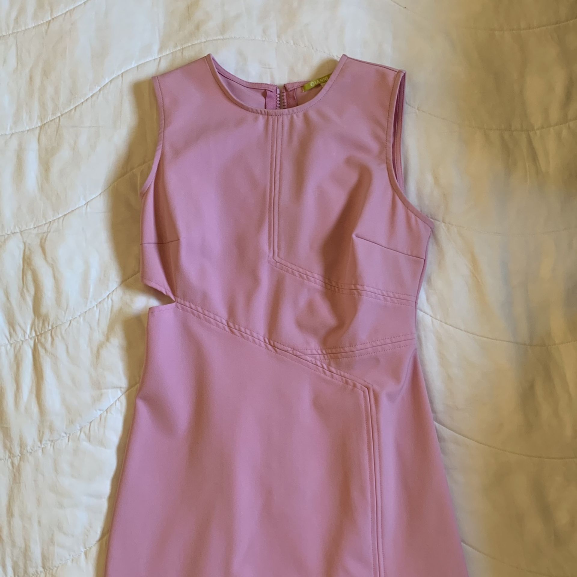 Lilac Gianni Bini Dress w/ tasteful slit (Small)