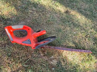 BLACK+DECKER NHT518 18V Cordless Hedge Trimmer – 22" – Tool Only