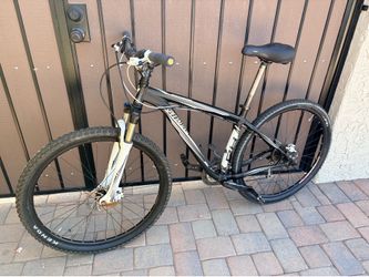 Specialized Rockhopper Comp (Used) Mountain Bike