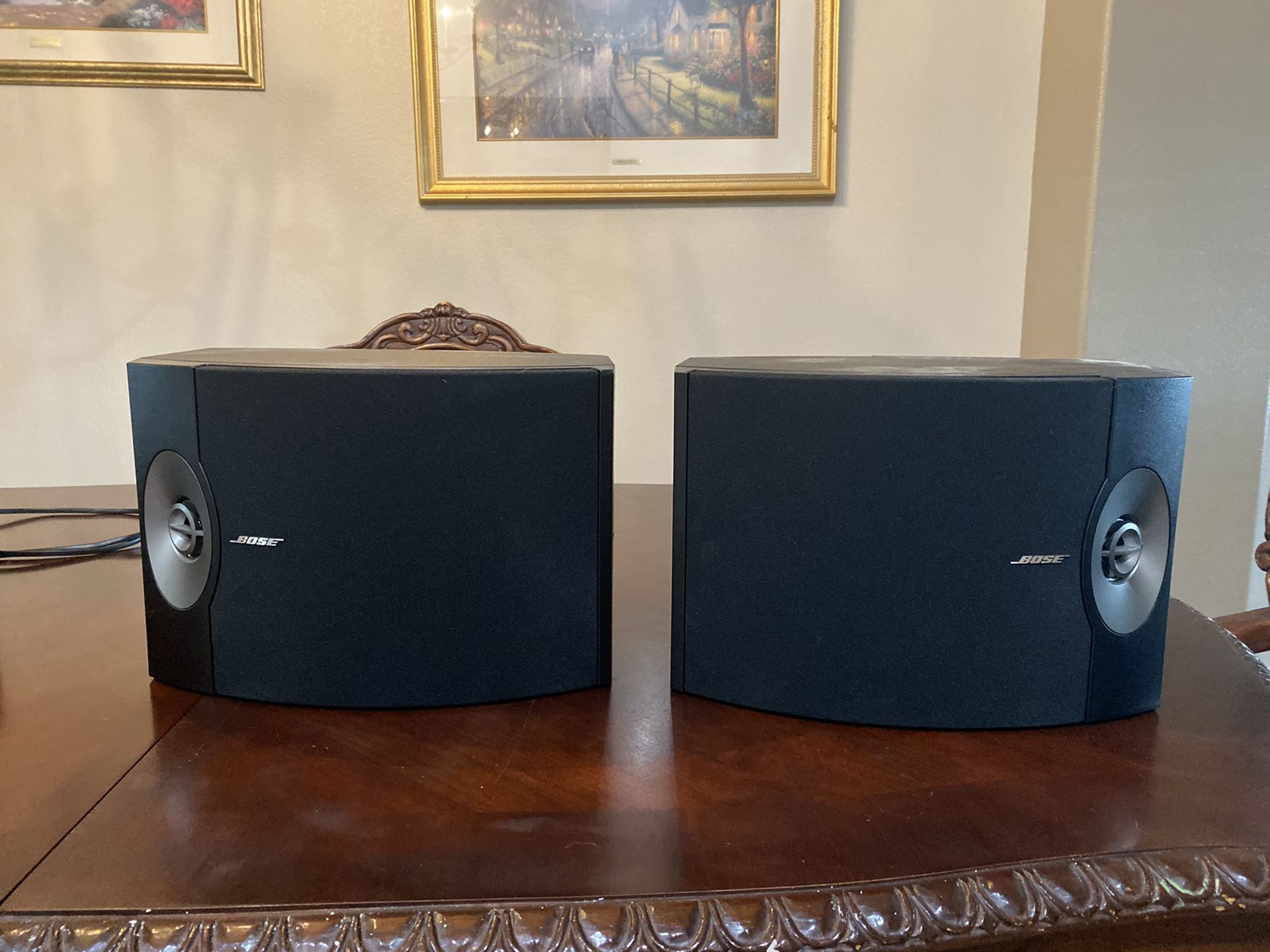 Bose 301 V-Series Bookshelf Speakers