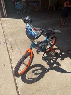 Hot Wheels 16” Kids Bike w/ Training Wheels – Barely Used