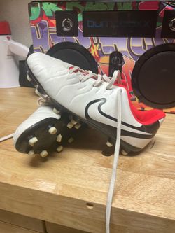 Youth Nike White Soccer Cleats 3Y