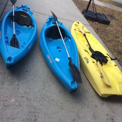 (3) KAYAKS W/paddle