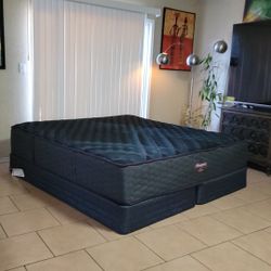 BRAND NEW KING SIZE BEAUTYREST WORLD CLASS MATTRESS AND BOXSPRINGS FOR SALE! IN EXCELLENT CONDITION,  FREE DELIVERY,  GREAT DEAL!!!