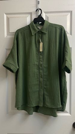 Brand new Ladies olive green short sleeve button up top size M