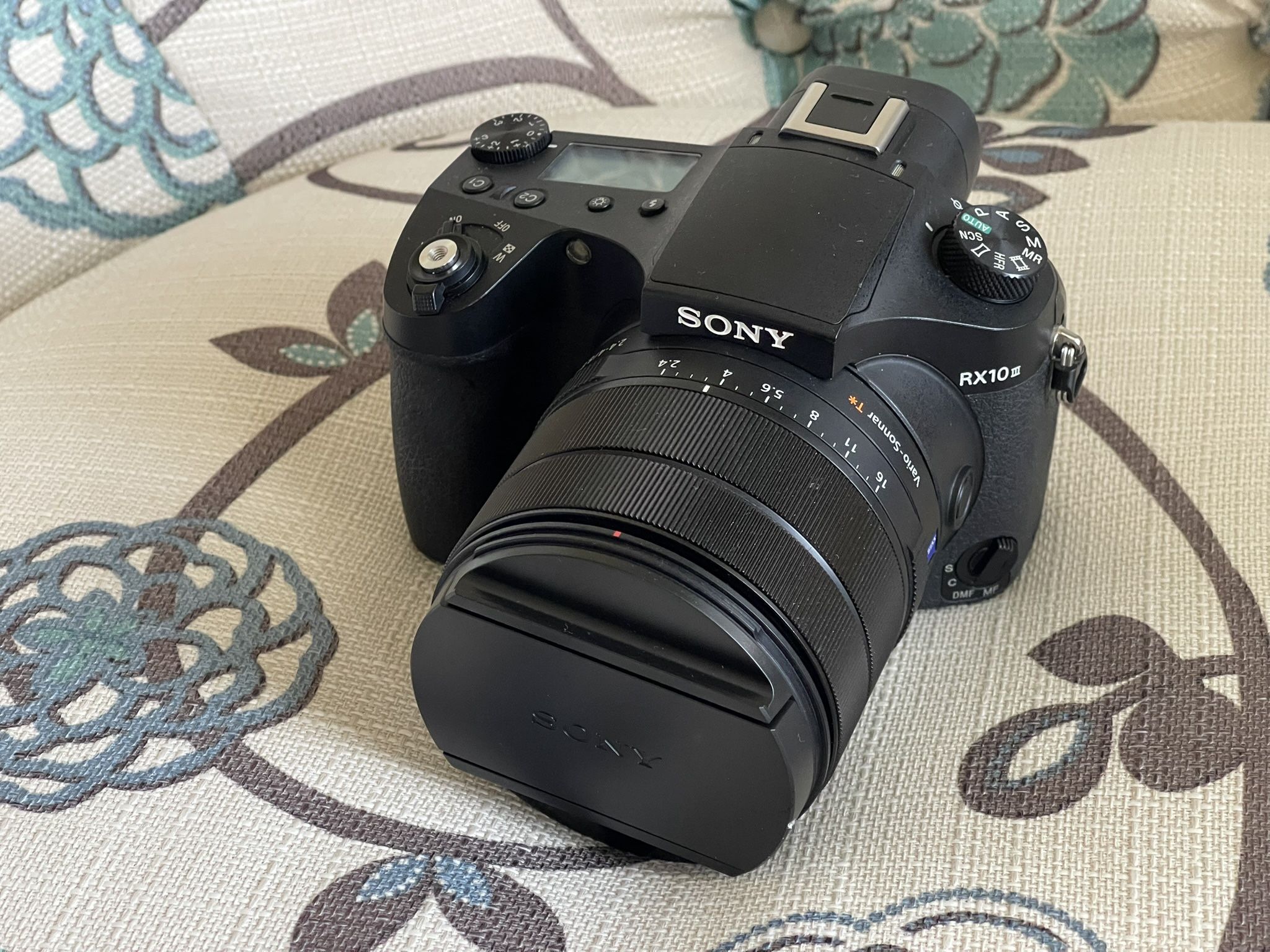 Sony RX10 III – For Parts or Repair – Excellent Cosmetic Condition