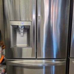 Kenmore Fridge Everything  Working  Perfect Condition Ice Maker And Water Dispenser..