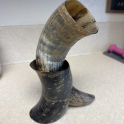 Drinking Horn w Stand