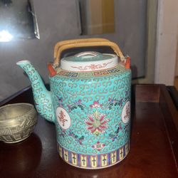 Vintage Chinese Porcelain Famille Verde Enamel Floral Motif Teapot