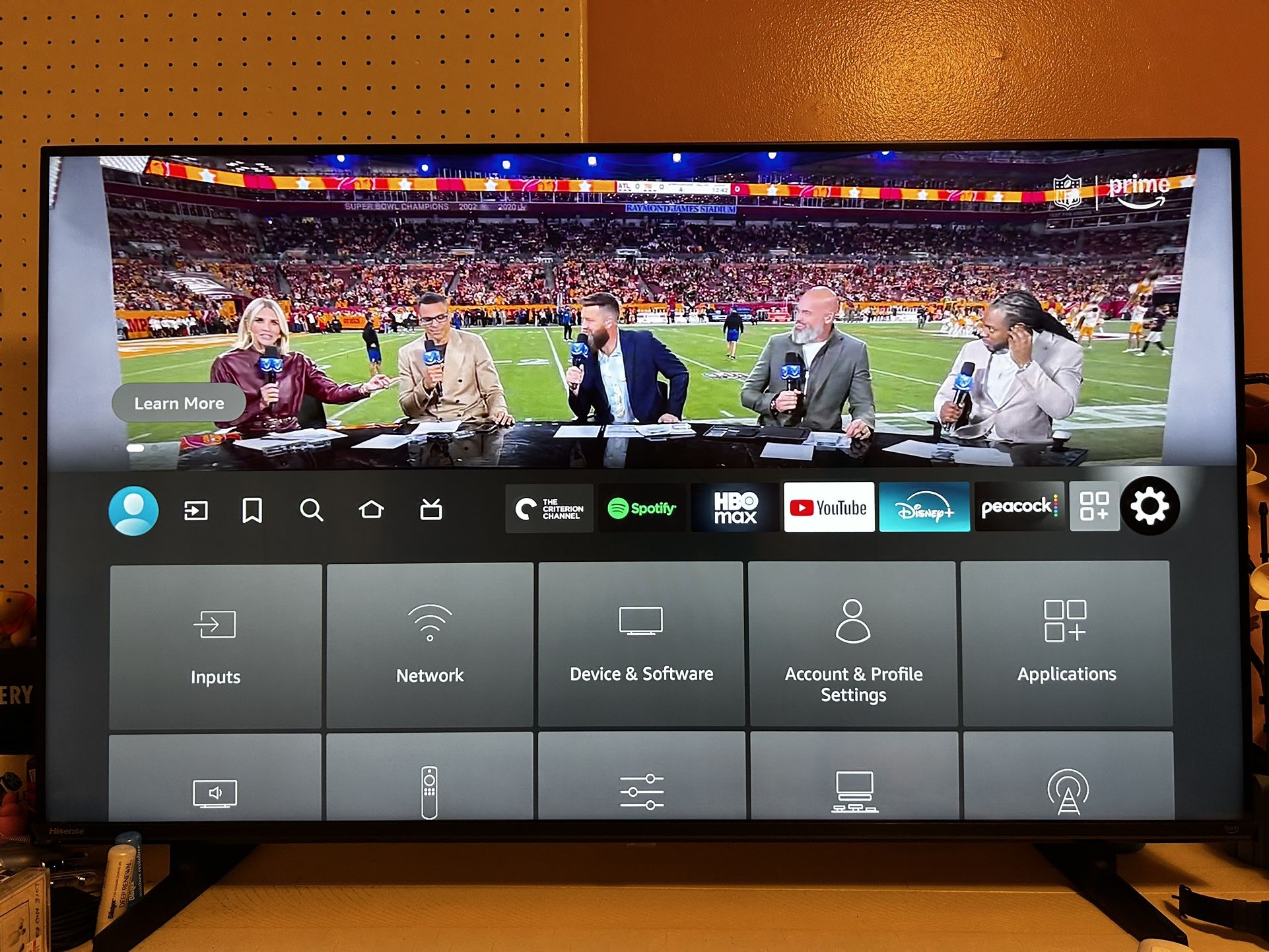 43" Smart TV - Hisense (Like New)