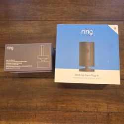 Ring Indoor/Outdoor Pan-Tilt Mount + Stick Up Cam PLUG-IN bundle