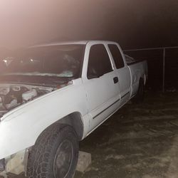 02 Chevy 1500 For Parts,