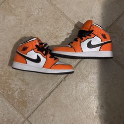 Air Jordan 1 Mid SE GS 'Turf Orange'