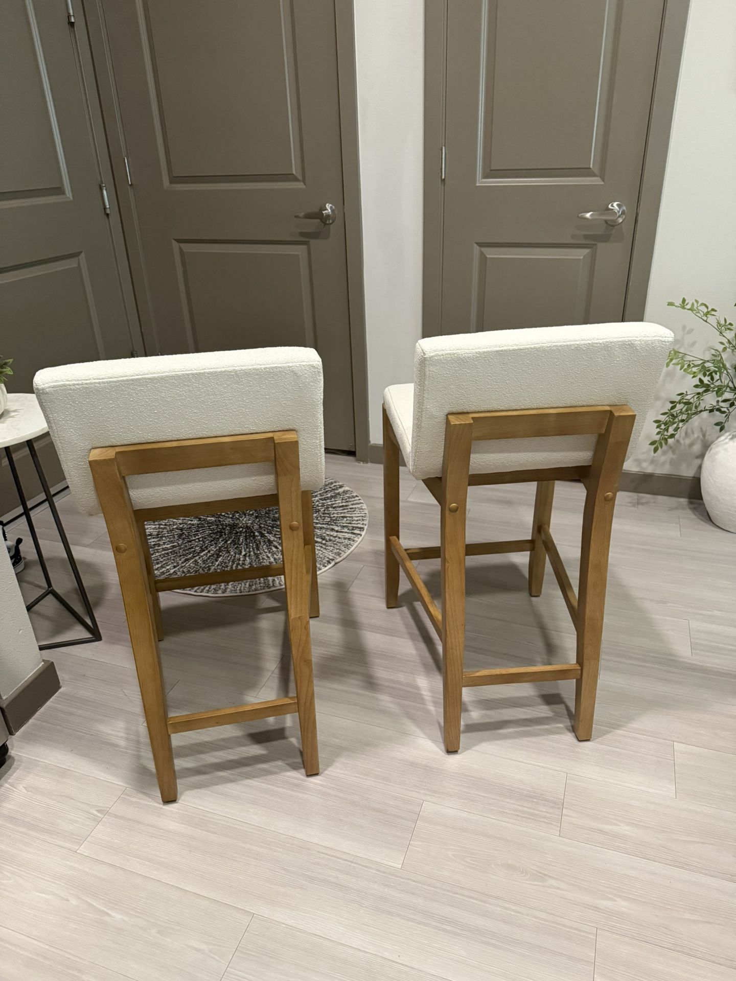 Brand New  Set of 2 ( Been out of box  for 1 week) Off White Counter Stools