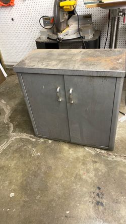 Metal cabinet