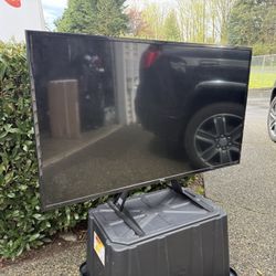 TCL ROKU TV 48”