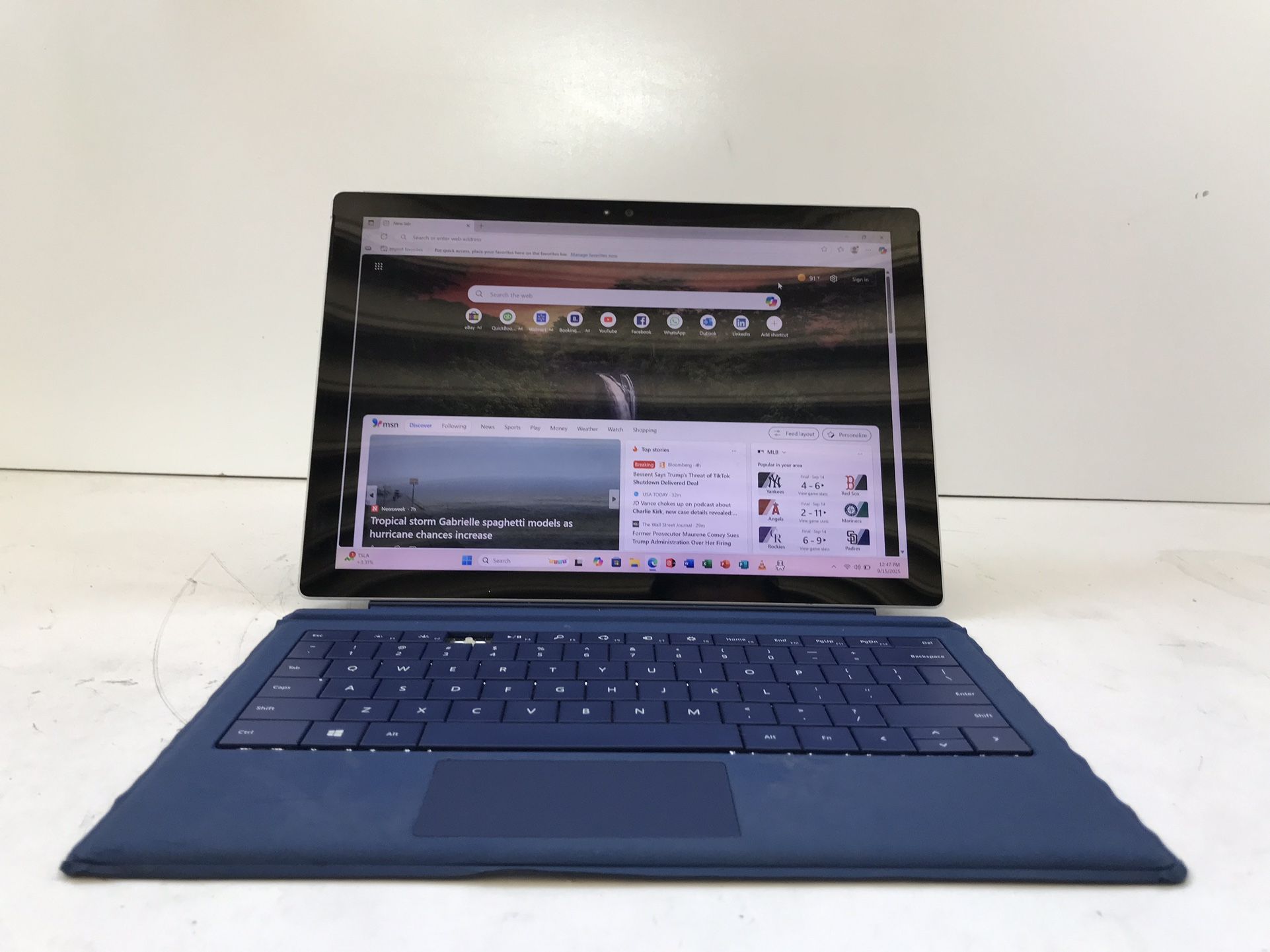 **Microsoft Surface Pro 4 w/Microsoft Office Suite* *Windows 11 Pro. Full Activate. * Price $90