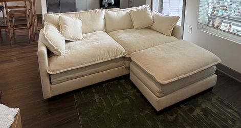 Small 2-Person Beige/white Sofa