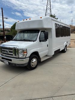 2011 E450 Shuttle Bus