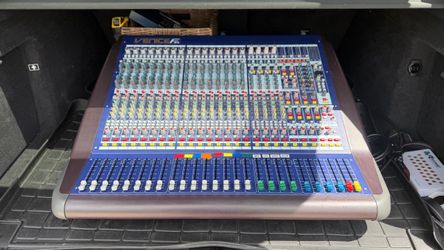 Midas Venice F24 Analog Mixing Console