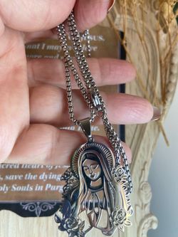 BEAUTIFUL STAINLESS STEEL VIRGIN MARY NECKLACE WITH CHAIN