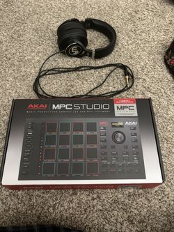Akai Pro MPC Studio w/ Headphones