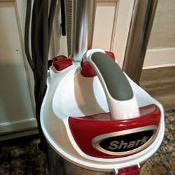 SHARK PROFESSIONAL ROTATOR LIFT AWAY VACUUM