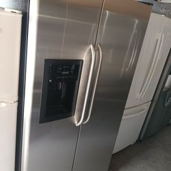 G/E Refrigerator Side By Side Stainless Steel Everything Works Good 💯🛑