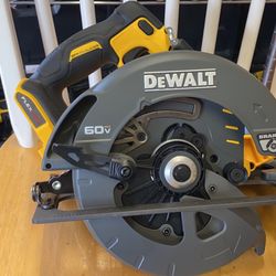 DEWALT FLEXVOLT 60-Volt MAX Cordless Brushless 7-1/4 in. Circular Saw with Brake (Tool-Only)