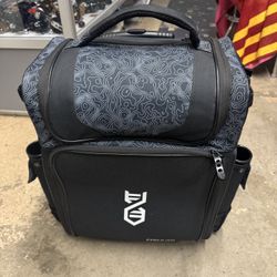 Brand New Large Fish Lab Four Pole Fishing Tackle Bag. With Four New Trays. 