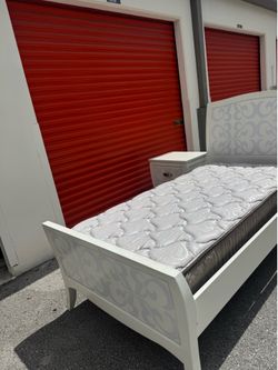 Cama personal blanca
