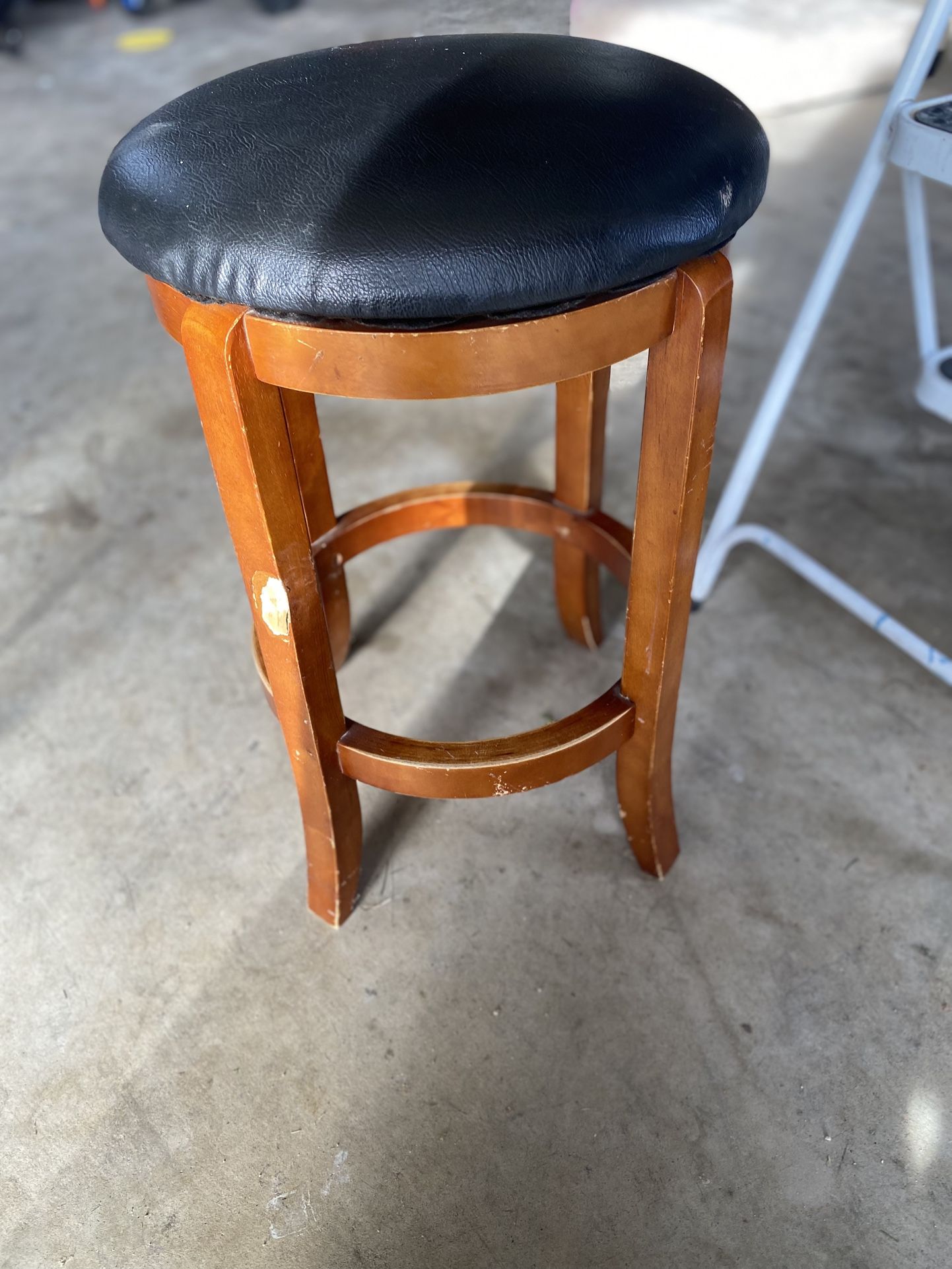 2 Barstools