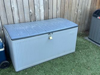 Outdoor storage bin
