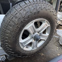 Jeep Wrangler Alloy OEM Wheel W Off Road Tire