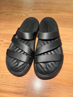Crocs women’s sandals size 8