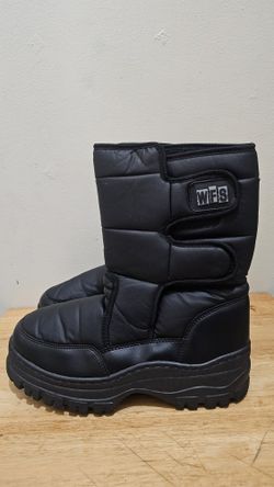 Snow Boots Size 9
