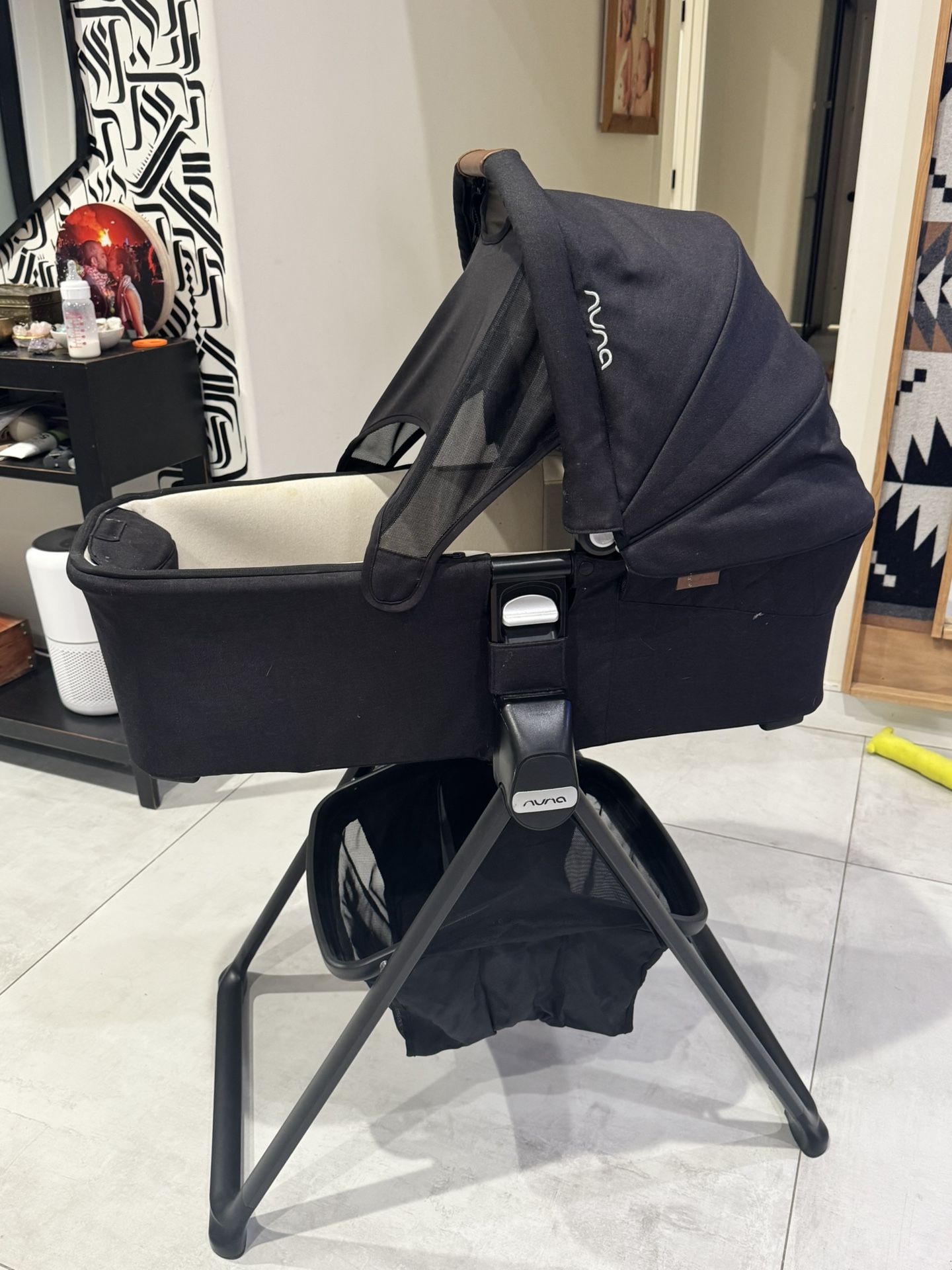 Nuna Baby Bassinet With Stand