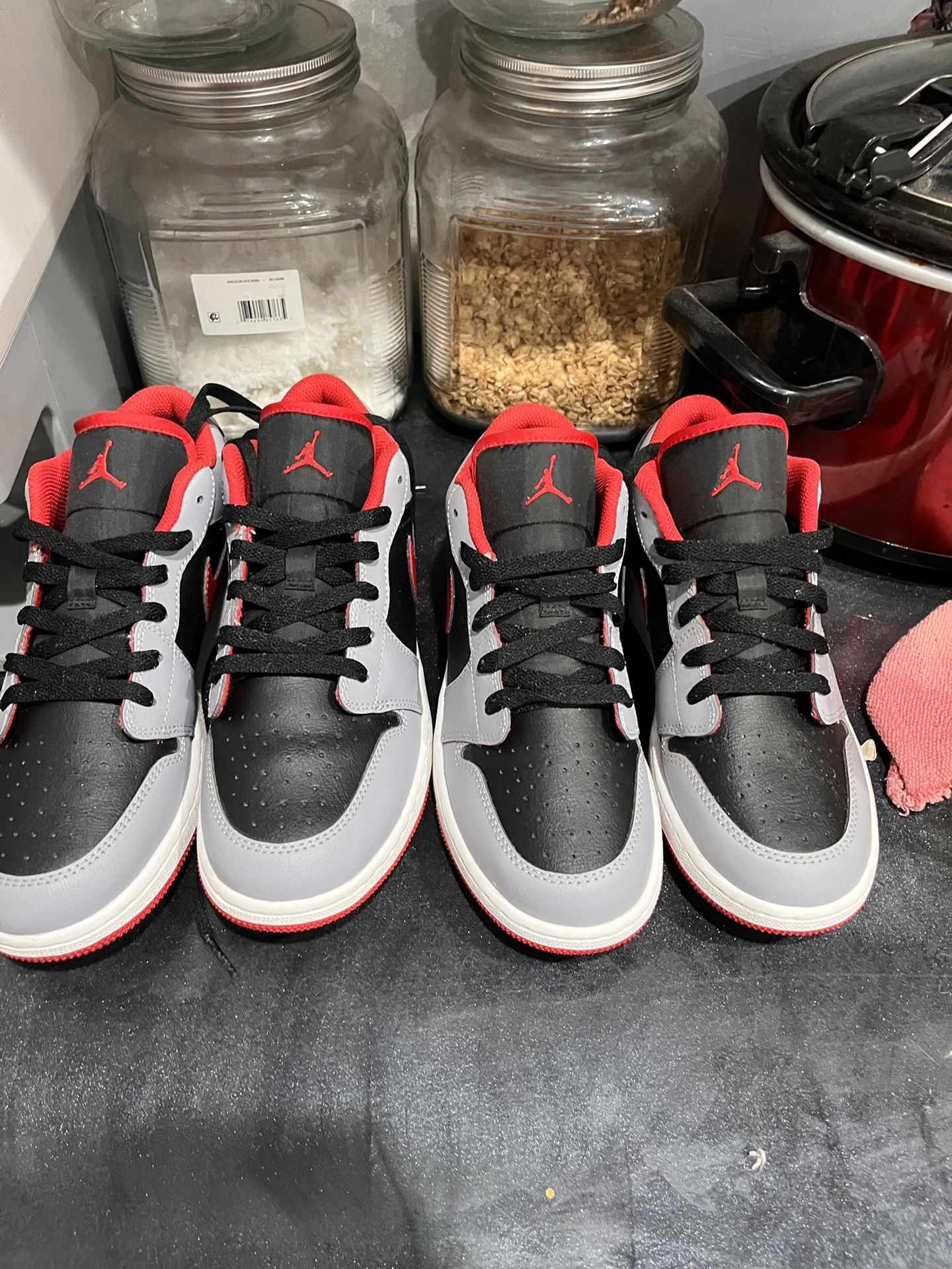 Jordan Retro 1 Lows /SIZE 5y And 6y No Box