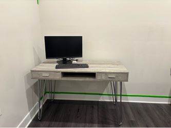 Modern home office desk w large workspace excellent condition