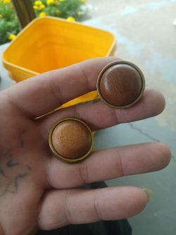 Vintage brass and wood knobs for kitchen or dresser drawers⁹