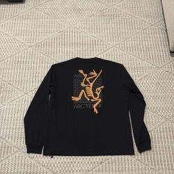 ARCTERYX Long Sleeve Brand New Never Worn 