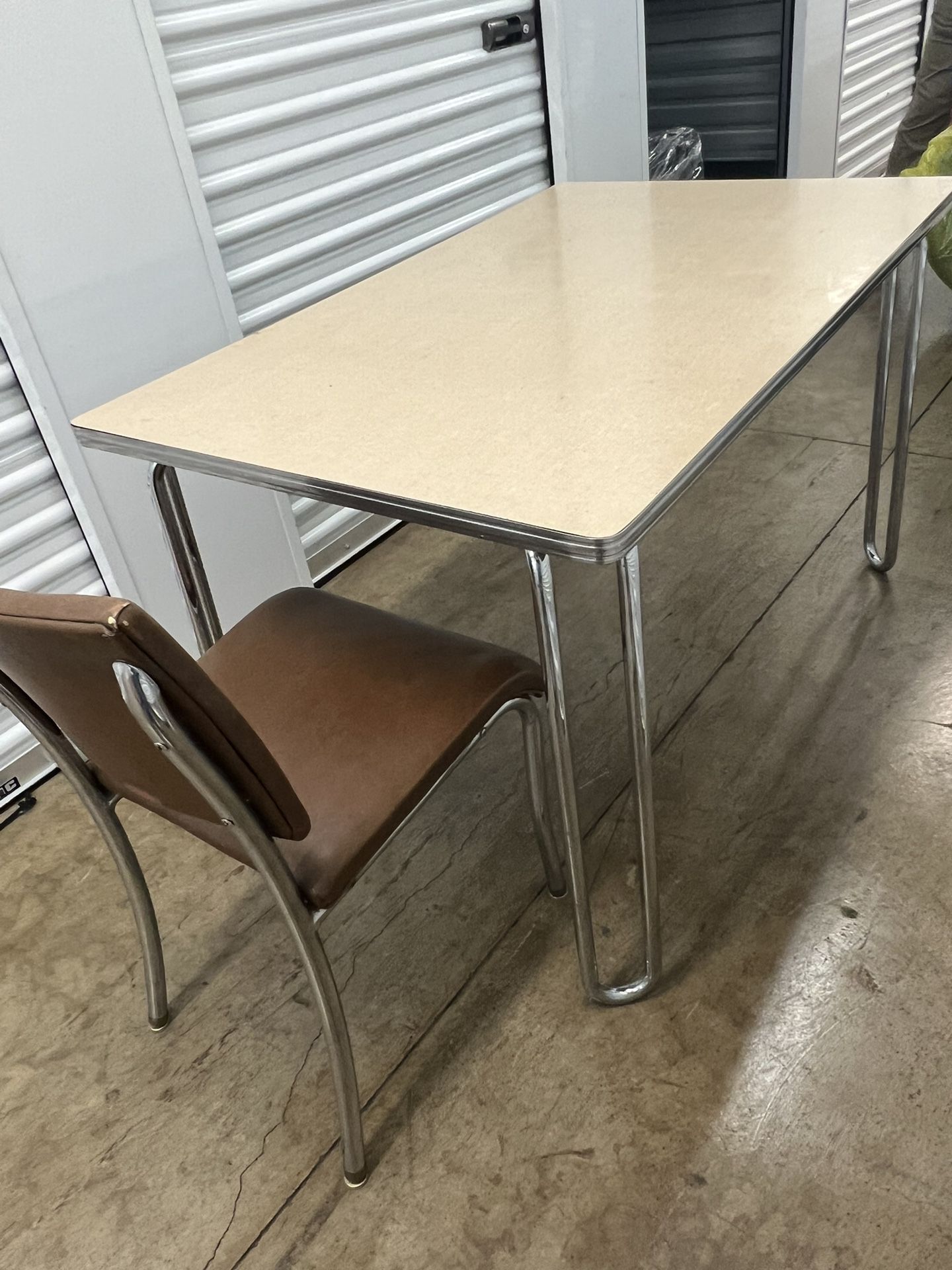 Vintage Neutral Royalchrome Table And Chairs 