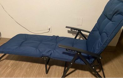 Folding lounge chair