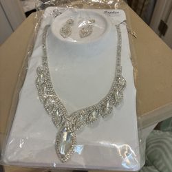 Fashionable Necklace & Earrings Set/ Pearl Necklaces & Bracelet 