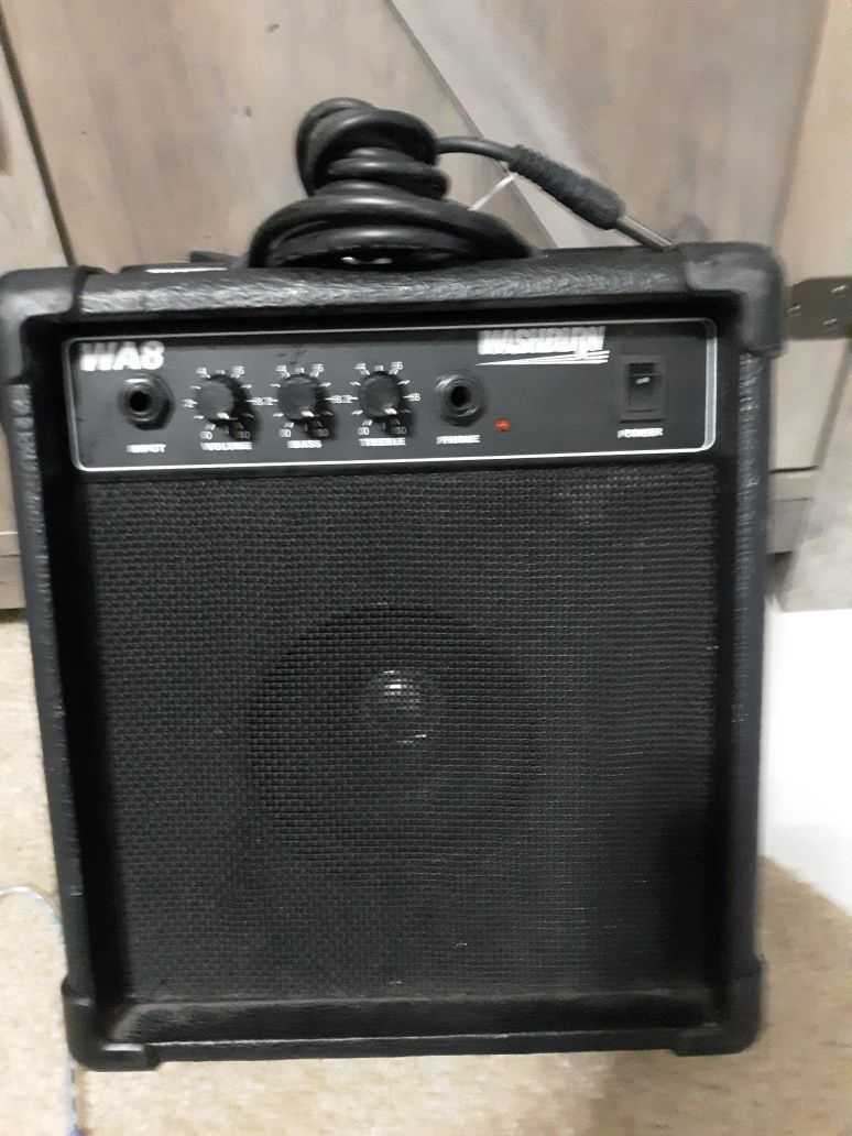 Guitar amp with aux cord