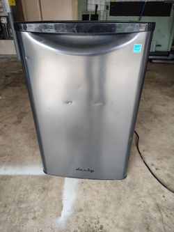 Mini refrigerator