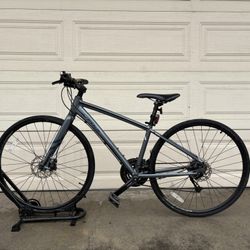 Small 15" Fuji Absolute 1.7 city bike, size S for people/kids between 5' - 5'5" tall